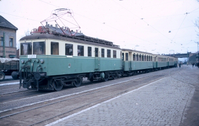 {short description of image}